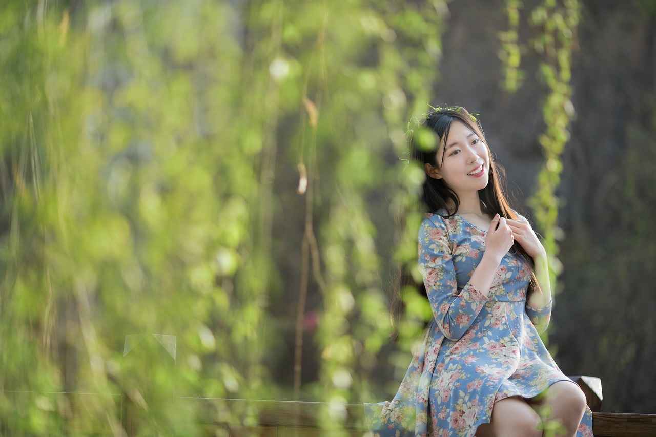 12 Stunning Night Dresses That Will Make You Feel Like a Queen 6 Accessorizing Your Night Dress