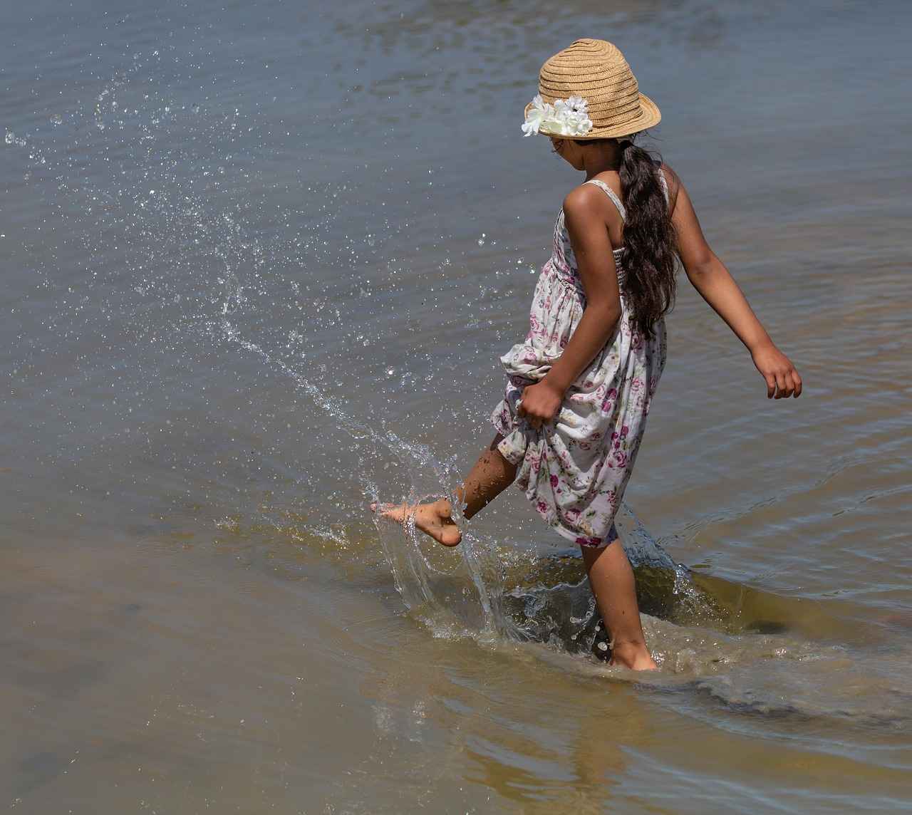 What Materials are Commonly Used in Vintage Slip Dresses?