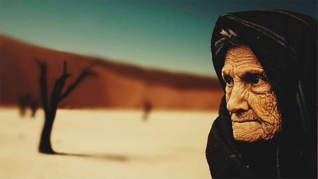 What is the Old Hollywood Glam Look?