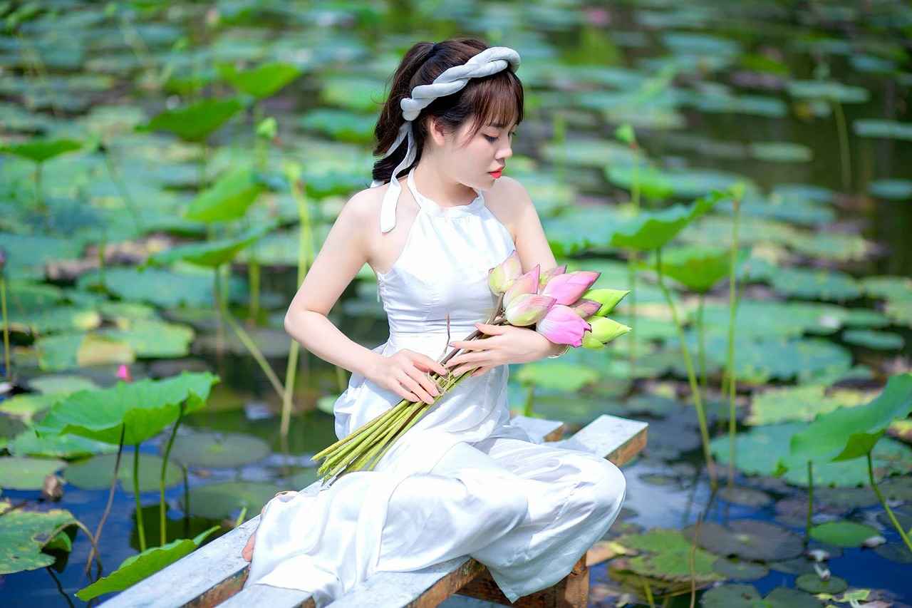 How to Style a Slip Dress for Daytime Use?