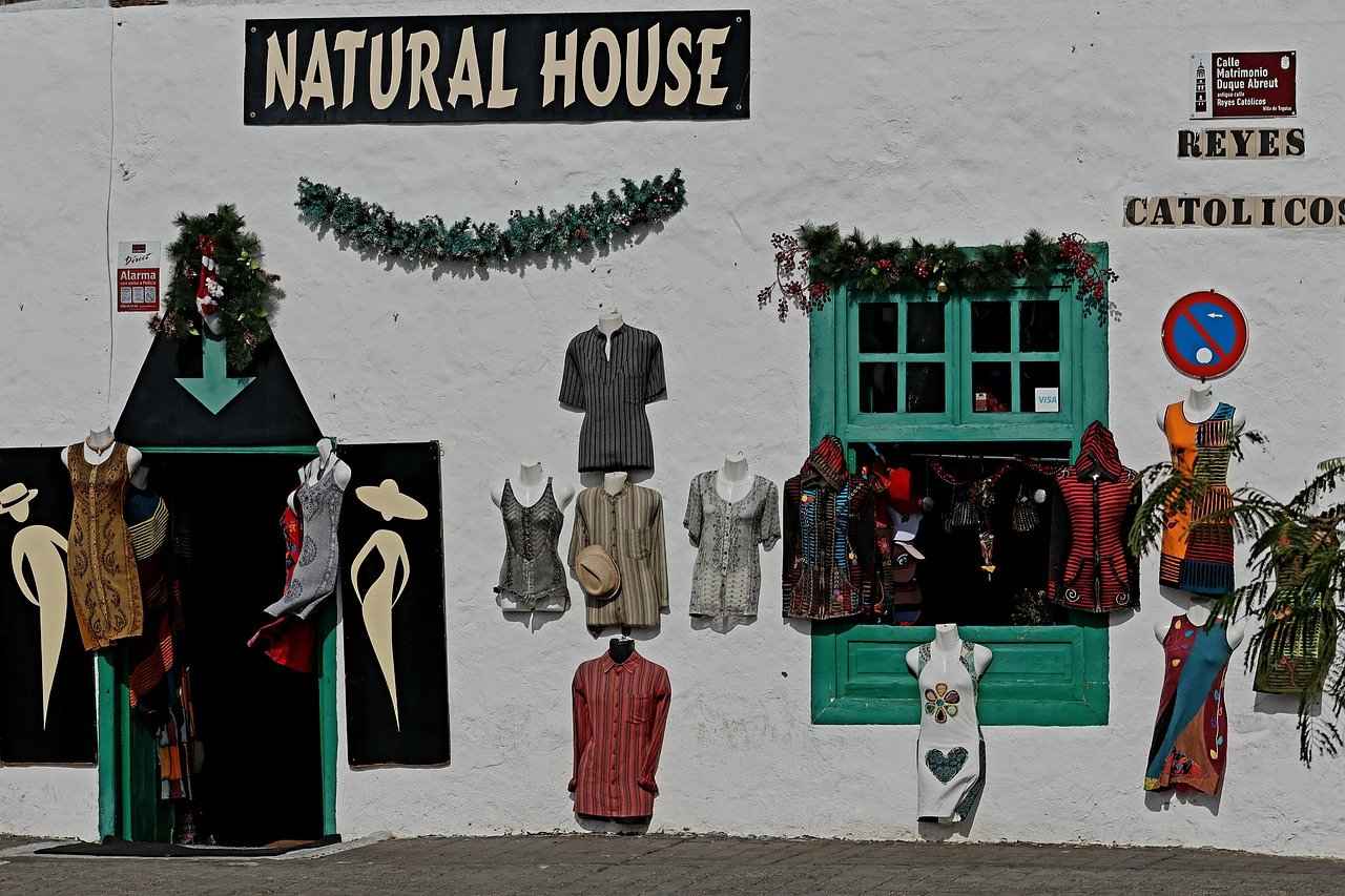 The Best Sleepwear Brands That Make Stylish & Comfortable Night Dresses 8 Celebrity-Endorsed Sleepwear Brands to Watch