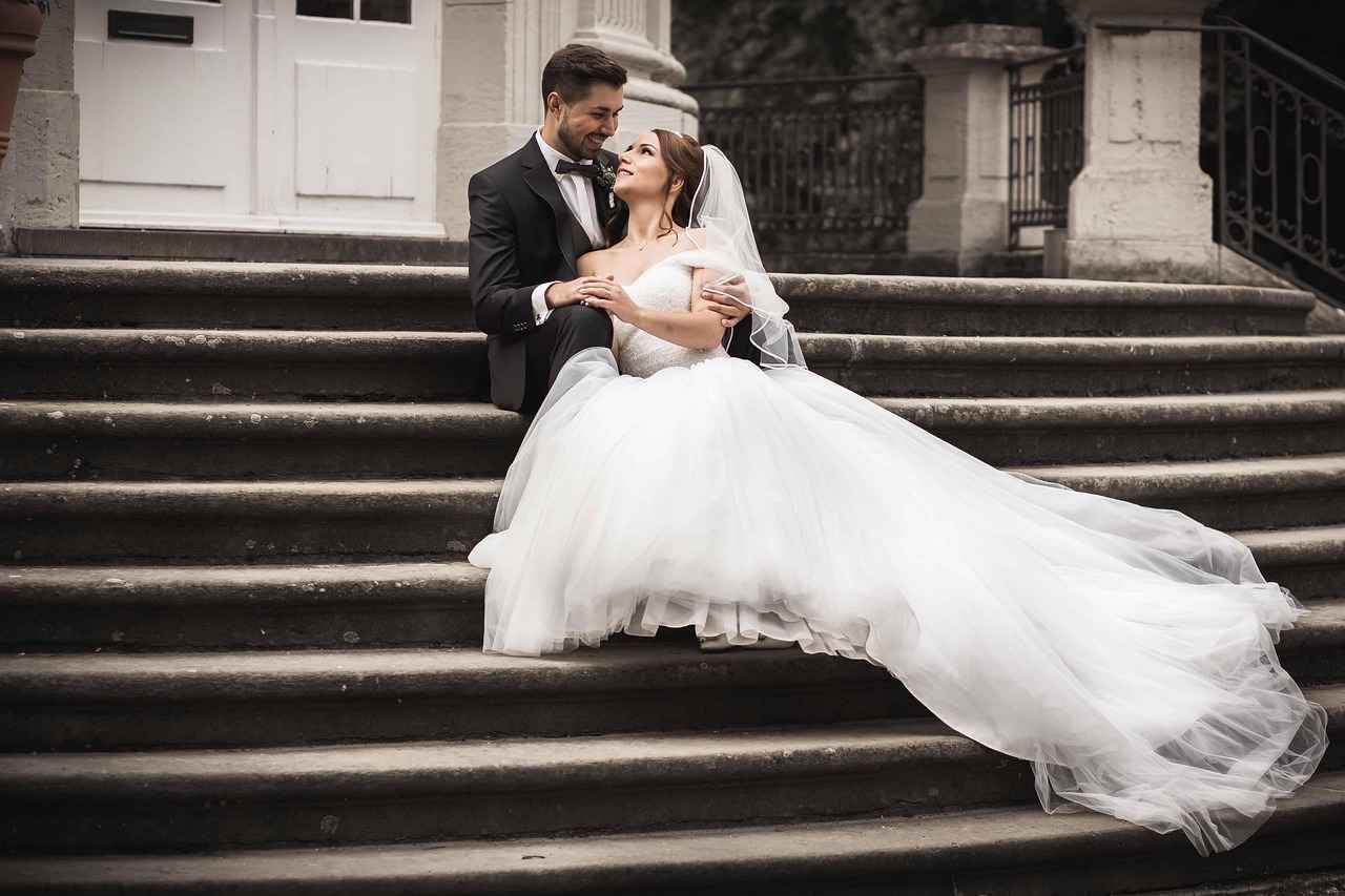 The Do’s and Don’ts of Styling a Slip Dress for a Wedding 7 Do Experiment with Layering