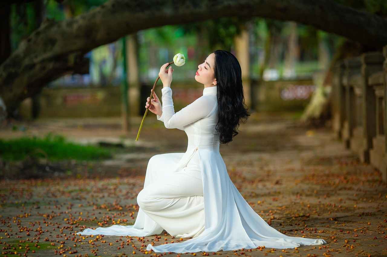 The Most Talked-About Celebrity Slip Dress Outfits of the Year 4 How to Style a Slip Dress Like a Celebrity?