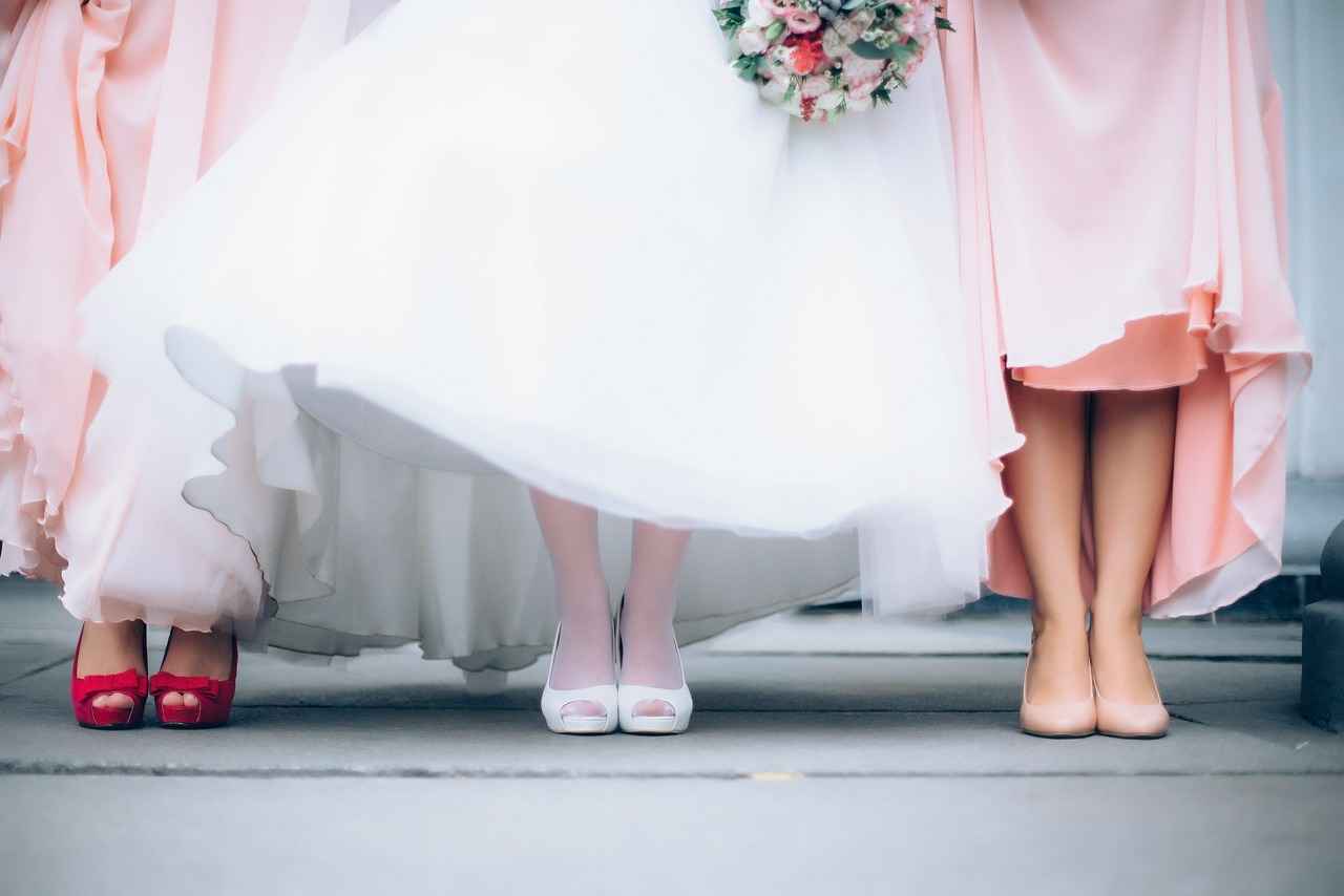 How to Choose a Slip Dress for Different Wedding Themes?