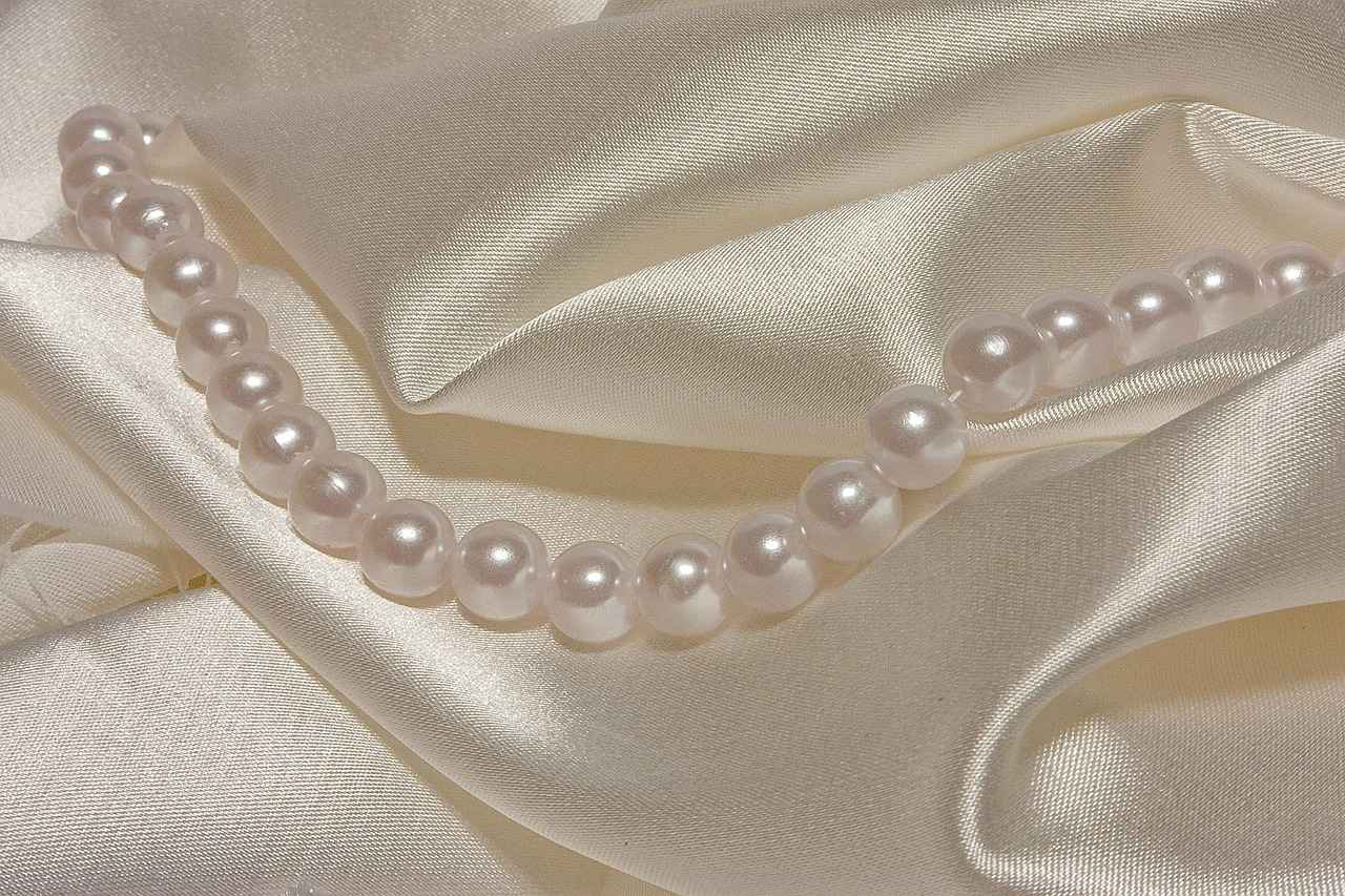 Silk vs. Satin: Which is More Luxurious?