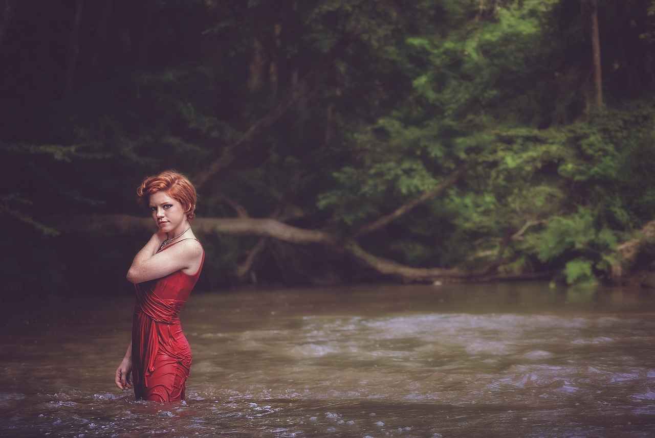 How to Choose the Right Fabric for Travel Slip Dresses?