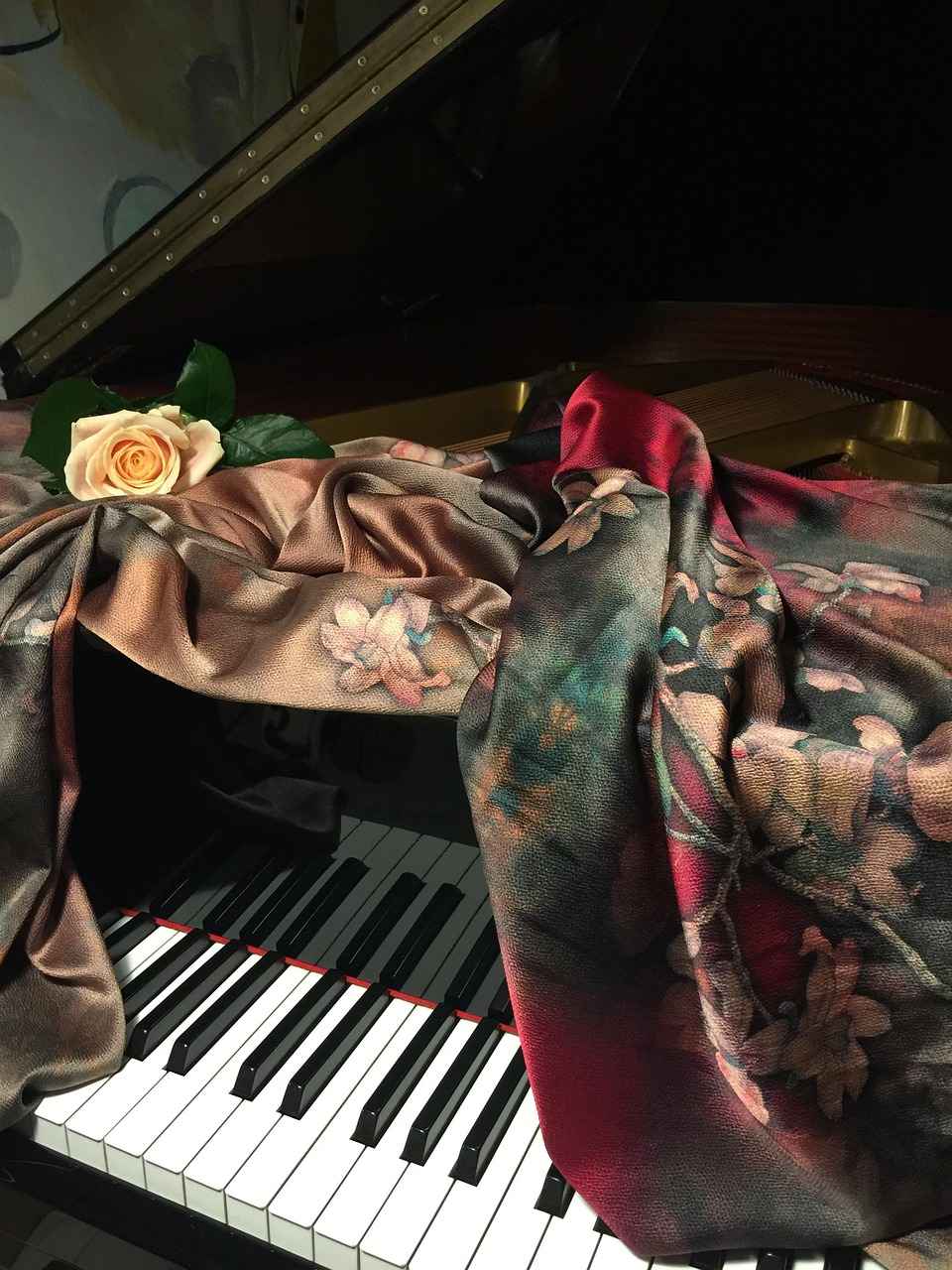What Are the Benefits of Silk Night Dresses?